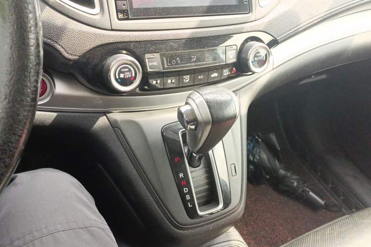 Used Honda CR-V 2015 2.4L two-wheel drive luxury version Gear Lever