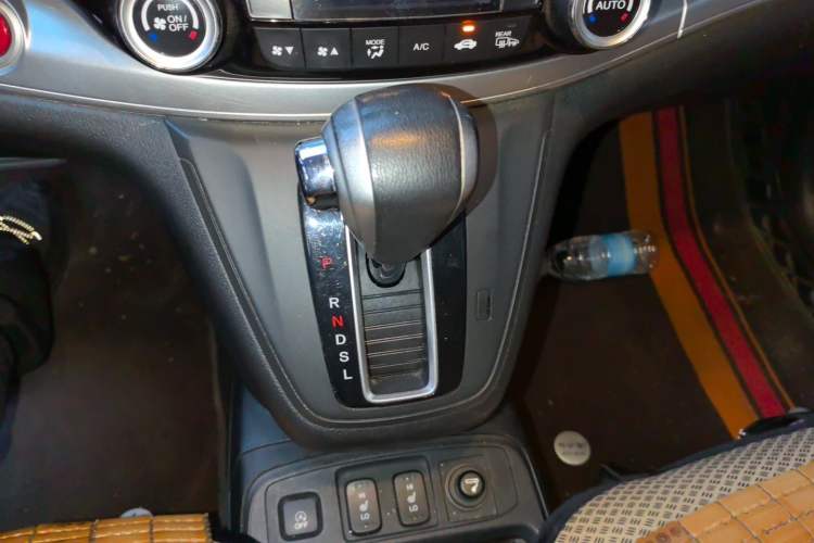 Used Honda CR-V 2015 2.4L two-wheel drive luxury version Gear Lever