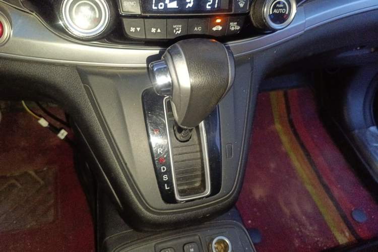 Used Honda CR-V 2015 2.4L two-wheel drive luxury version Gear Lever