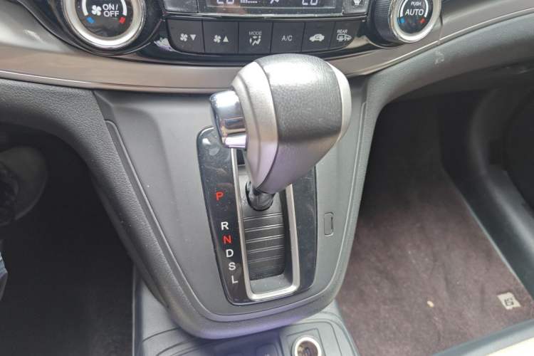 Used Honda CR-V 2015 2.4L two-wheel drive luxury version Gear Lever