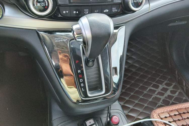 Used Honda CR-V 2015 2.4L four-wheel drive luxury version Gear Lever