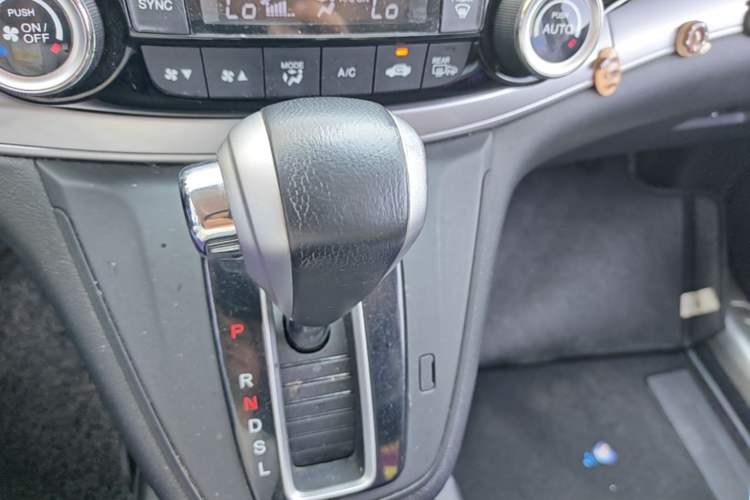 Used Honda CR-V 2015 2.4L two-wheel drive luxury version Gear Lever