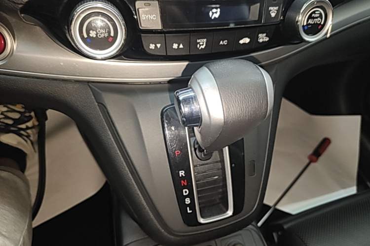 Used Honda CR-V 2015 2.4L two-wheel drive luxury version Gear Lever