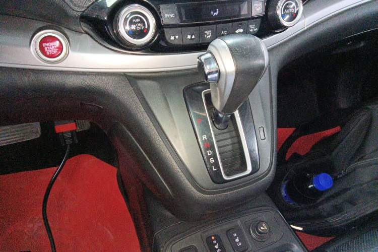 Used Honda CR-V 2015 2.4L four-wheel drive luxury version Gear Lever