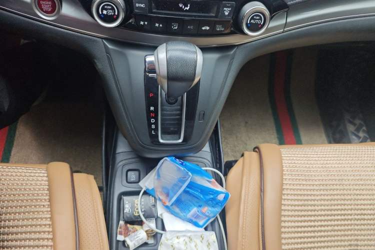 Used Honda CR-V 2015 2.4L four-wheel drive luxury version Gear Lever