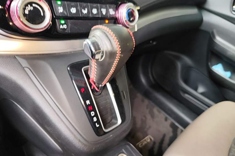 Used Honda CR-V 2015 2.0L two-wheel drive Fashion Edition Gear Lever