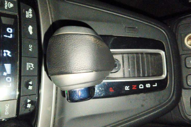 Used Honda CR-V 2015 2.4L two-wheel drive luxury version Gear Lever