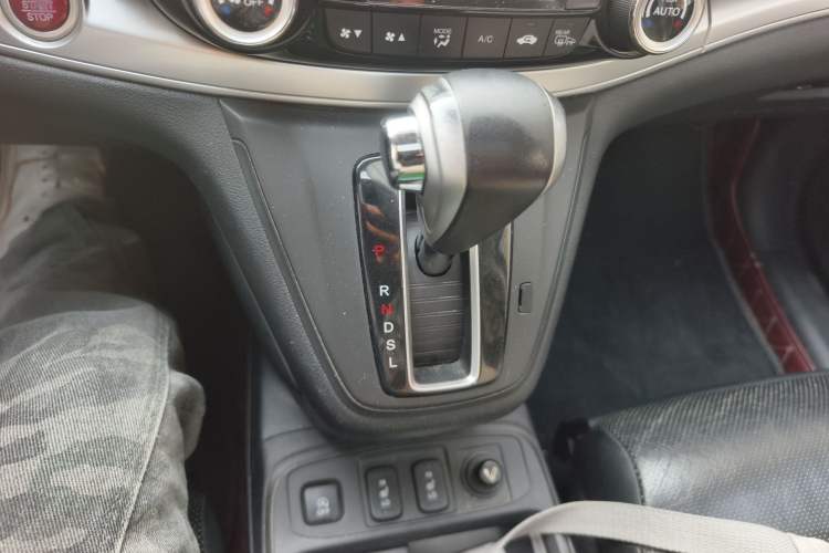 Used Honda CR-V 2015 2.4L four-wheel drive luxury version Gear Lever