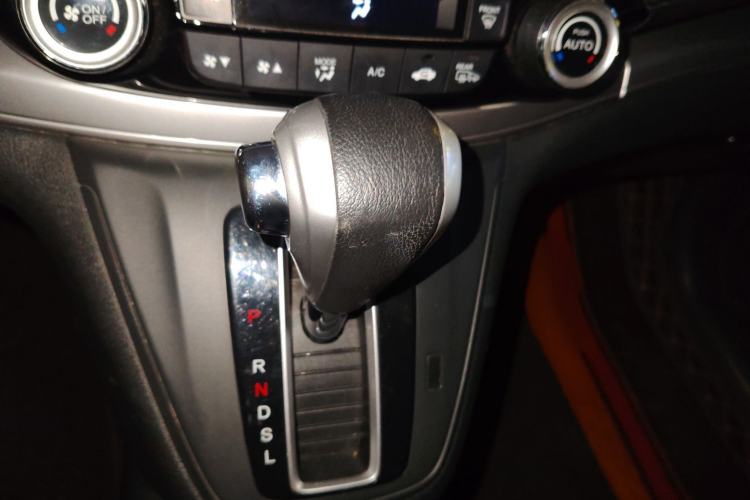 Used Honda CR-V 2015 2.4L four-wheel drive luxury version Gear Lever