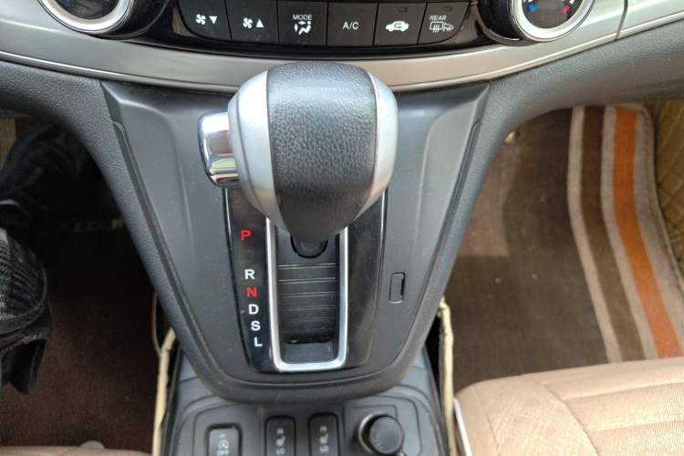 Used Honda CR-V 2015 2.4L four-wheel drive luxury version Gear Lever
