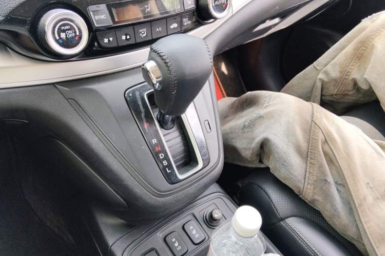 Used Honda CR-V 2015 2.4L four-wheel drive luxury version Gear Lever