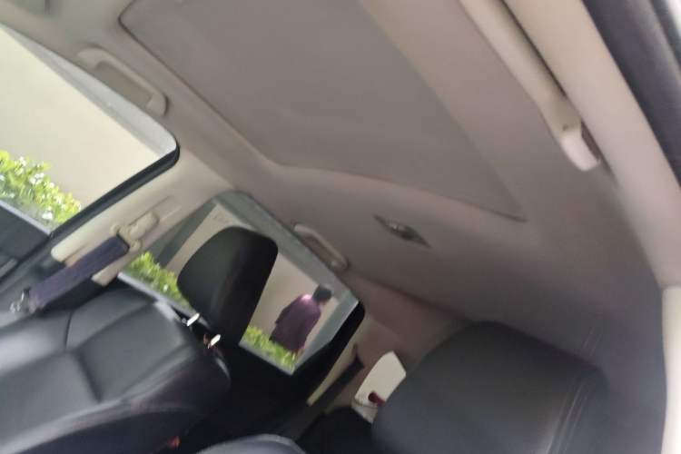 Used Honda CR-V 2015 2.4L two-wheel drive luxury version Headliner