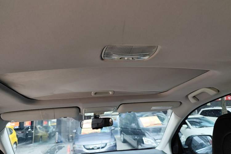 Used Honda CR-V 2015 2.4L two-wheel drive luxury version Headliner