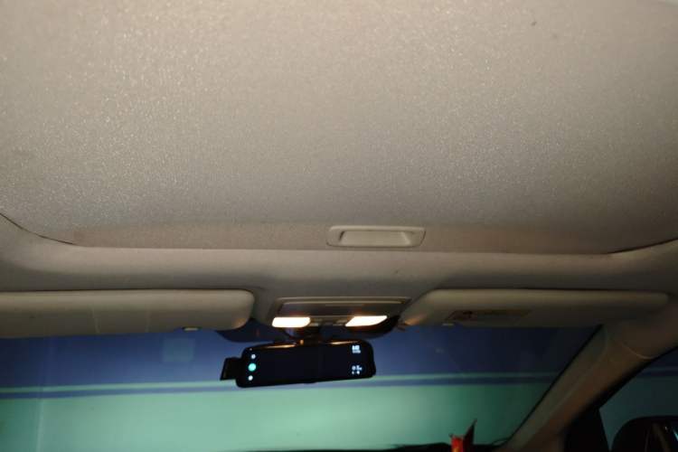 Used Honda CR-V 2015 2.4L two-wheel drive luxury version Headliner