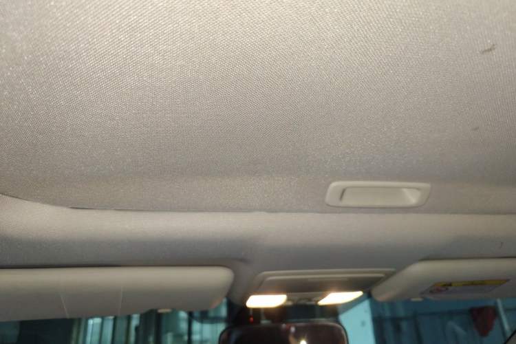 Used Honda CR-V 2015 2.4L two-wheel drive luxury version Headliner