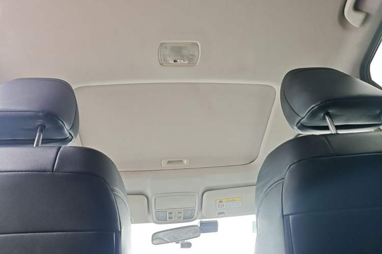 Used Honda CR-V 2015 2.4L two-wheel drive luxury version Headliner