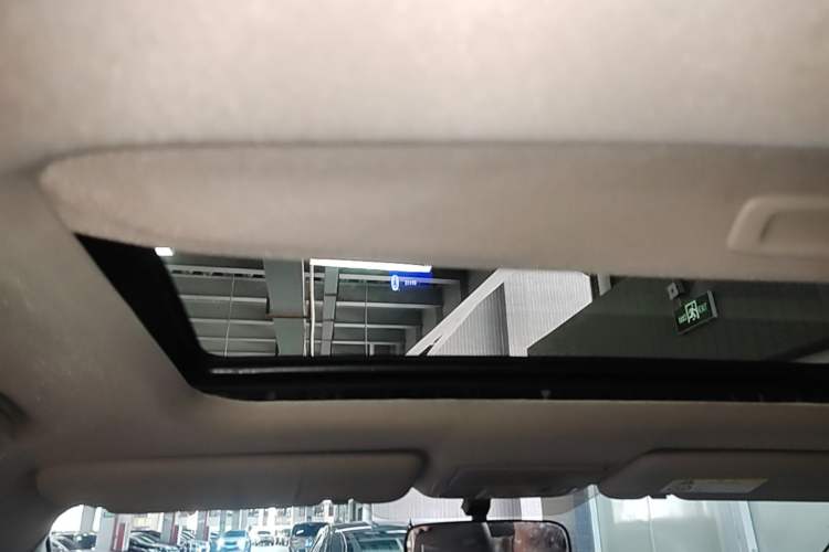 Used Honda CR-V 2015 2.4L two-wheel drive luxury version Headliner