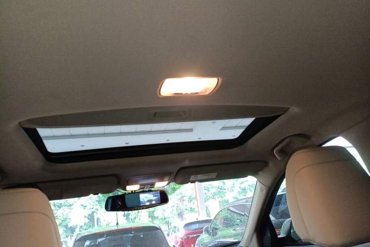 Used Honda CR-V 2015 2.4L four-wheel drive luxury version Headliner