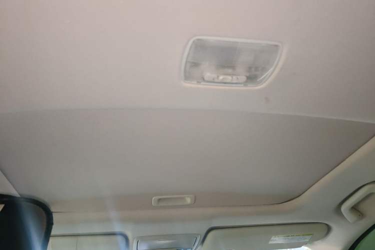 Used Honda CR-V 2015 2.4L two-wheel drive luxury version Headliner