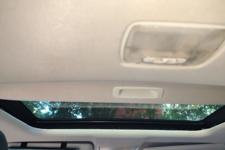 Used Honda CR-V 2015 2.4L two-wheel drive luxury version Headliner