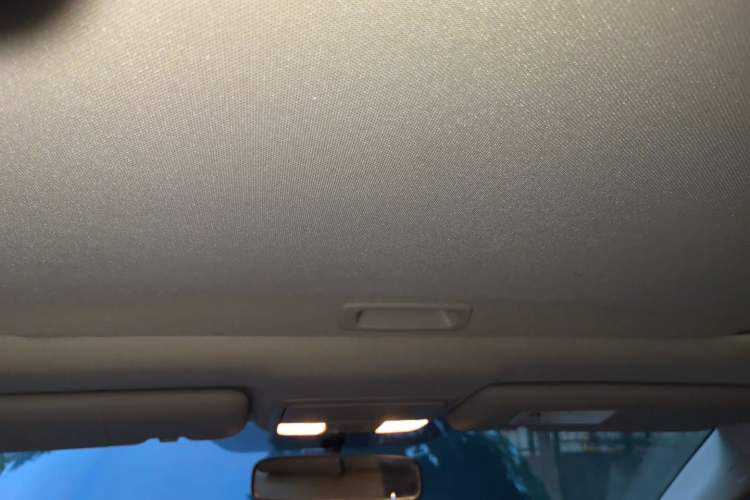 Used Honda CR-V 2015 2.4L two-wheel drive luxury version Headliner