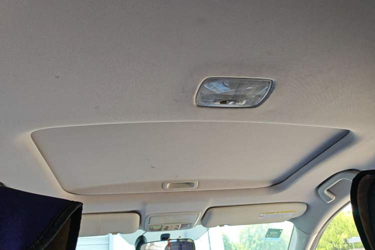 Used Honda CR-V 2015 2.4L two-wheel drive luxury version Headliner