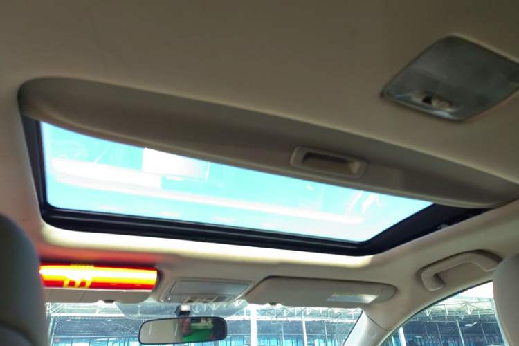 Used Honda CR-V 2015 2.4L two-wheel drive luxury version Headliner