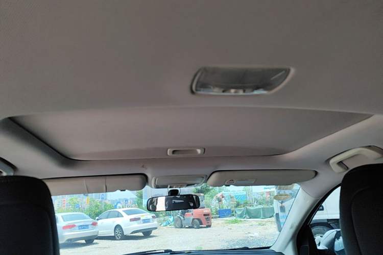 Used Honda CR-V 2015 2.4L two-wheel drive luxury version Headliner