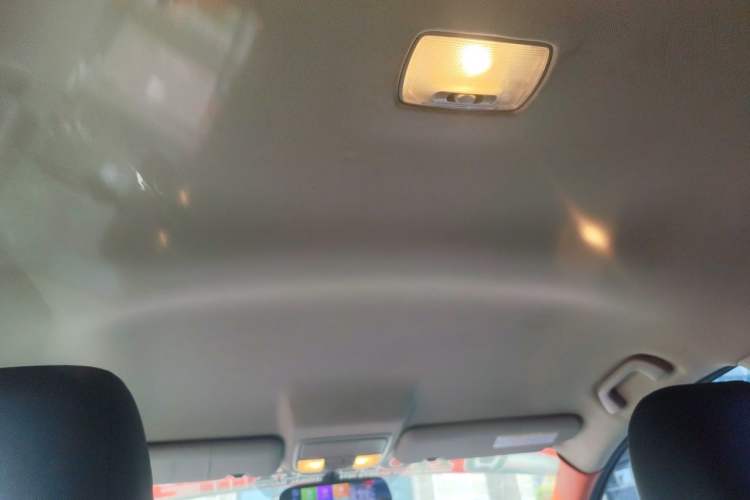 Used Honda CR-V 2015 2.0L two-wheel drive urban version Headliner