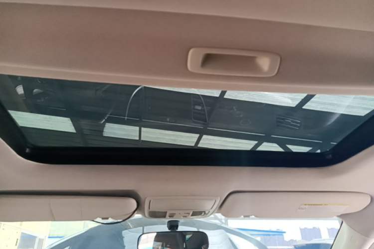 Used Honda CR-V 2015 2.4L two-wheel drive luxury version Headliner