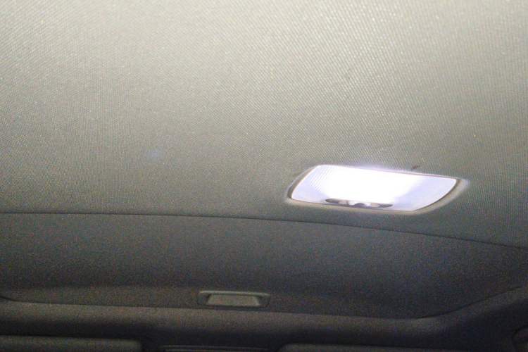 Used Honda CR-V 2015 2.4L two-wheel drive luxury version Headliner