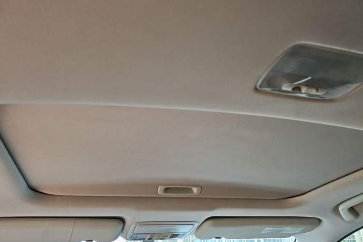 Used Honda CR-V 2015 2.4L two-wheel drive luxury version Headliner