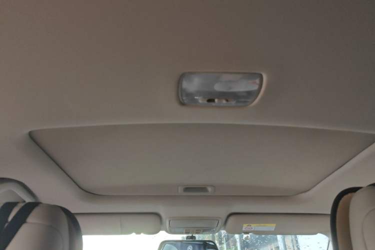 Used Honda CR-V 2015 2.4L two-wheel drive luxury version Headliner
