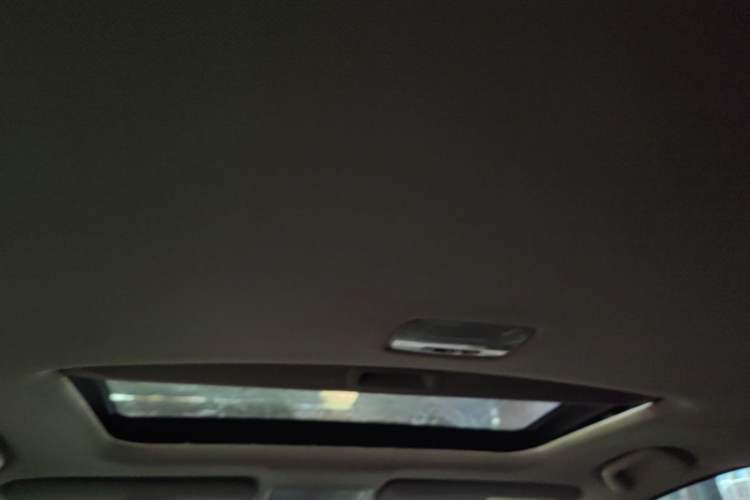 Used Honda CR-V 2015 2.0L two-wheel drive Fashion Edition Headliner