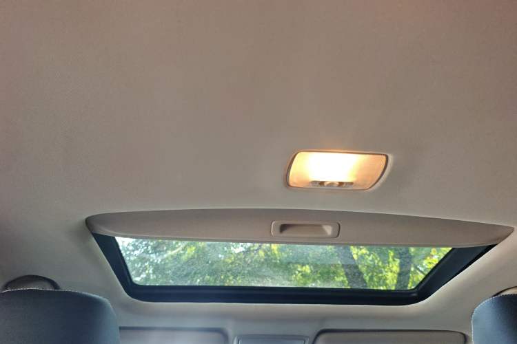 Used Honda CR-V 2015 2.0L two-wheel drive Fashion Edition Headliner