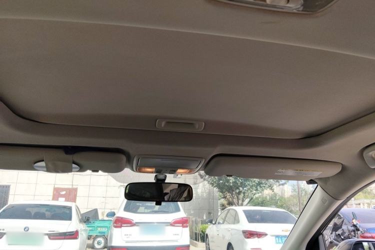 Used Honda CR-V 2015 2.4L four-wheel drive luxury version Headliner