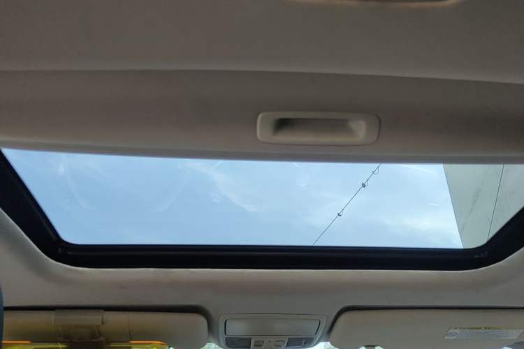 Used Honda CR-V 2015 2.4L two-wheel drive luxury version Headliner