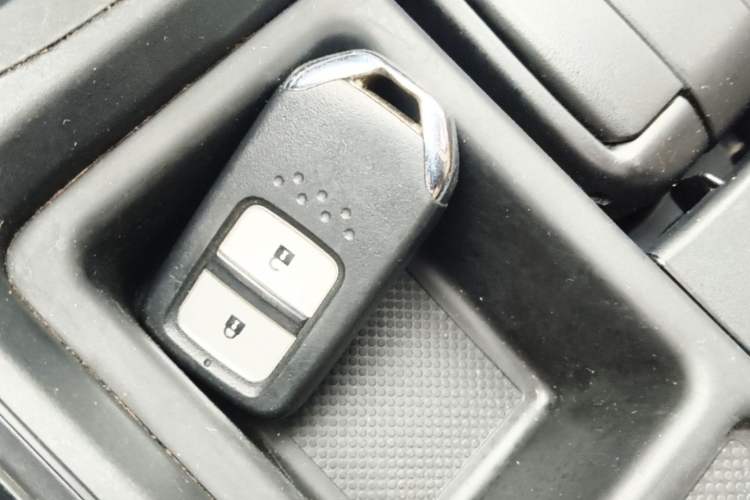 Used Honda CR-V 2015 2.4L two-wheel drive luxury version Interior 1