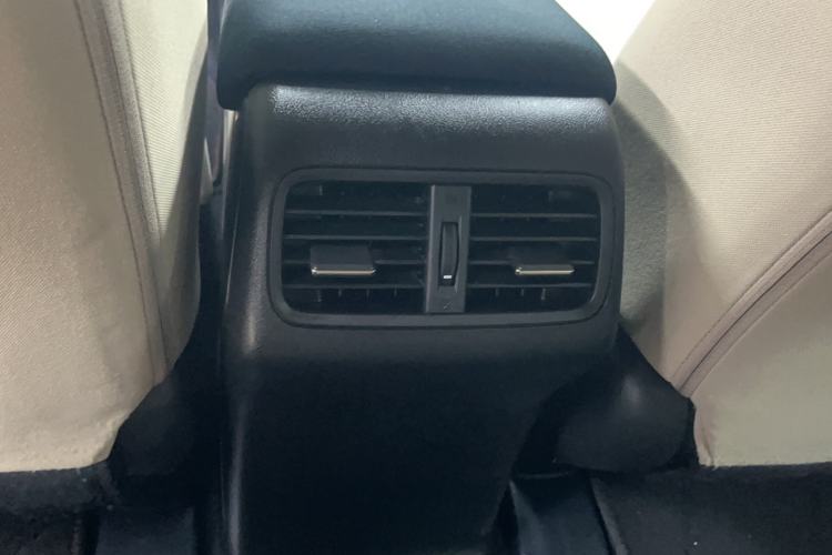 Used Honda CR-V 2015 2.0L two-wheel drive urban version Interior 15