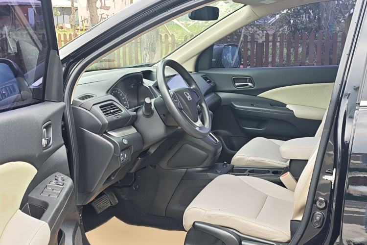 Used Honda CR-V 2015 2.0L two-wheel drive urban version Interior 2