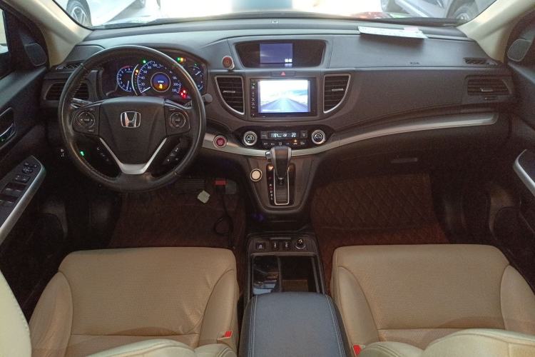 Used Honda CR-V 2015 2.4L four-wheel drive luxury version Interior 2