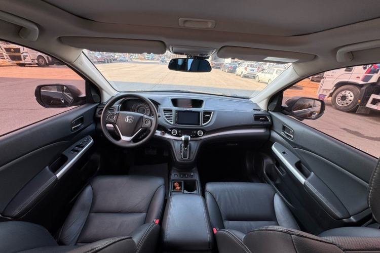 Used Honda CR-V 2015 2.4L four-wheel drive luxury version Interior 2
