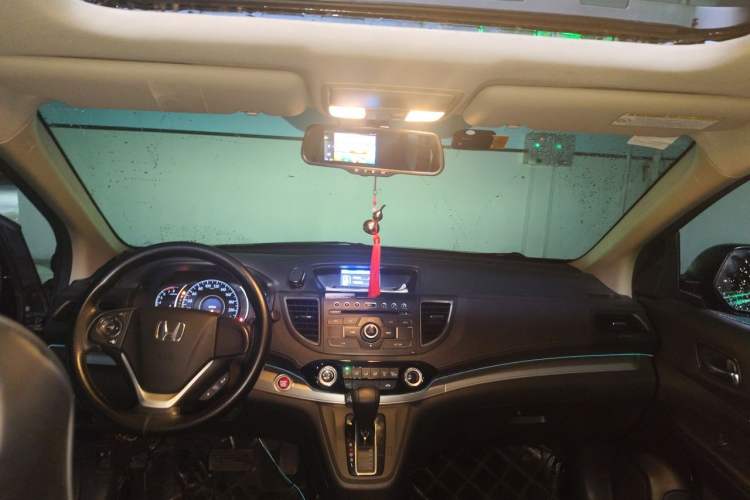 Used Honda CR-V 2015 2.0L two-wheel drive Fashion Edition Interior 2