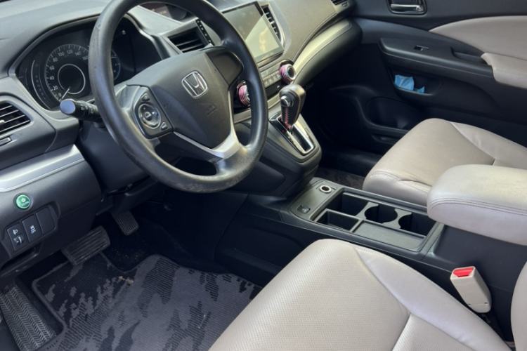 Used Honda CR-V 2015 2.0L two-wheel drive Fashion Edition Interior 2