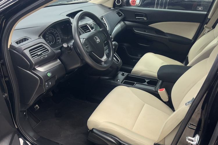 Used Honda CR-V 2015 2.0L two-wheel drive urban version Interior 2