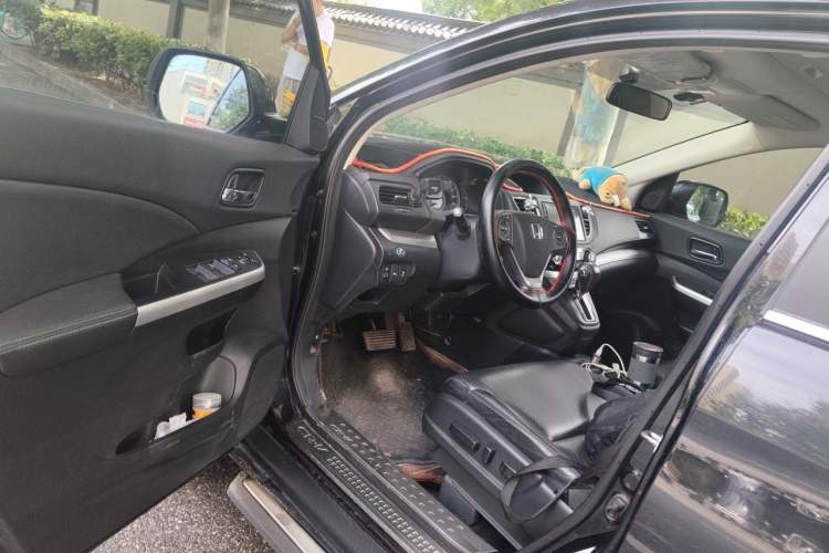 Used Honda CR-V 2015 2.4L two-wheel drive luxury version Interior 3