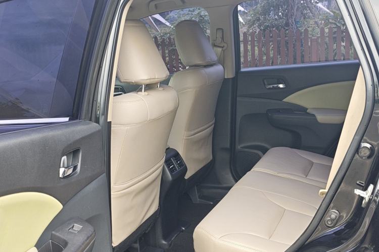 Used Honda CR-V 2015 2.0L two-wheel drive urban version Interior 3