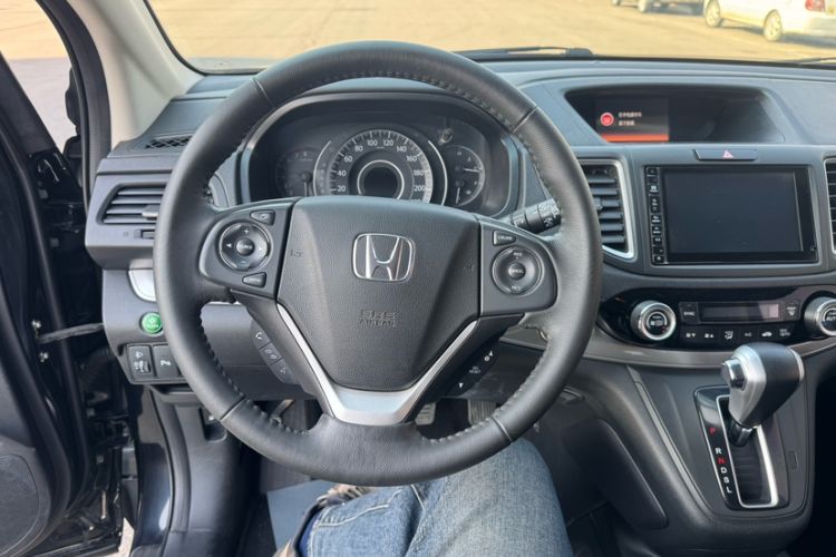 Used Honda CR-V 2015 2.4L four-wheel drive luxury version Interior 3