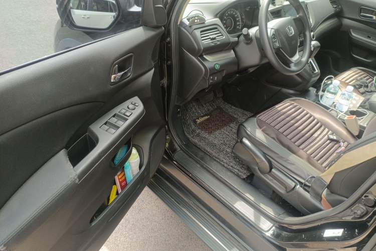 Used Honda CR-V 2015 2.0L two-wheel drive Fashion Edition Interior 3