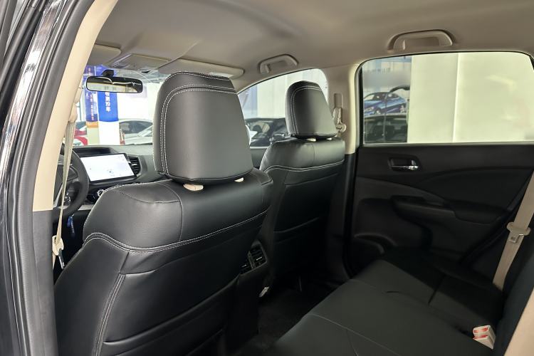 Used Honda CR-V 2015 2.0L two-wheel drive urban version Interior 3